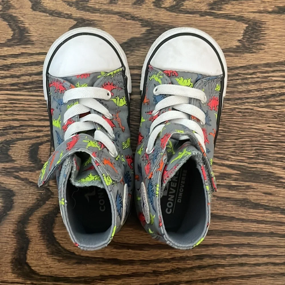 Converse Dinoverse Dinosaur Chuck Taylor toddler size 8